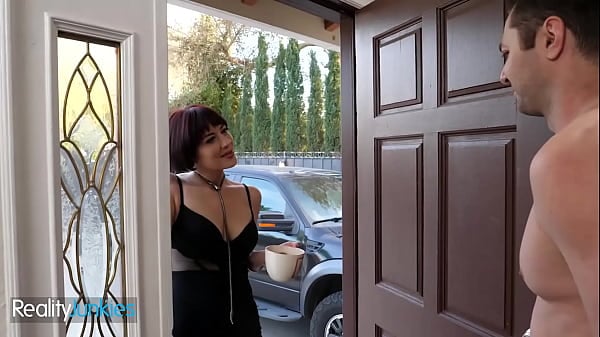 Married MILF Jessica Ryan Sneaks Next Door To Fuck The Buff Guy