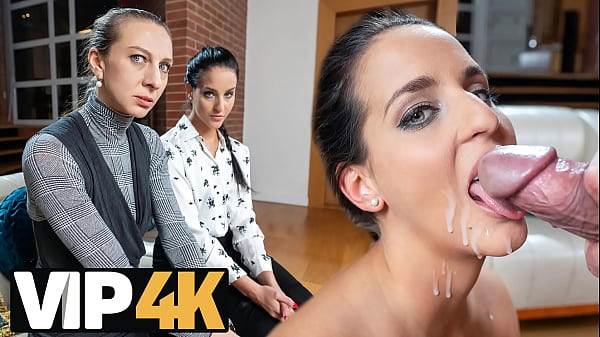 Pianiste Makes Dick Look Massive With Her Hands