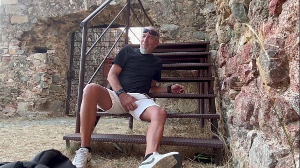 Risky Public Fuck Gets Us Both Off In Minutes