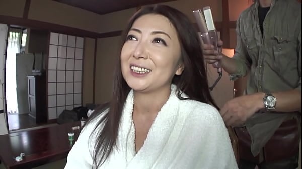 Japanese MILF Debuts In Porn And Squirts Like Crazy