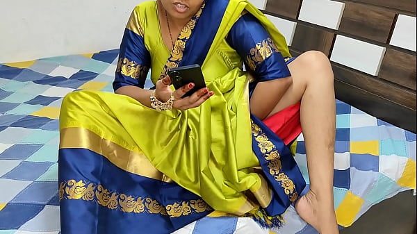 चाचा ने दोपहर में घर बुलाकर पड़ोसन की गांड़ मारी