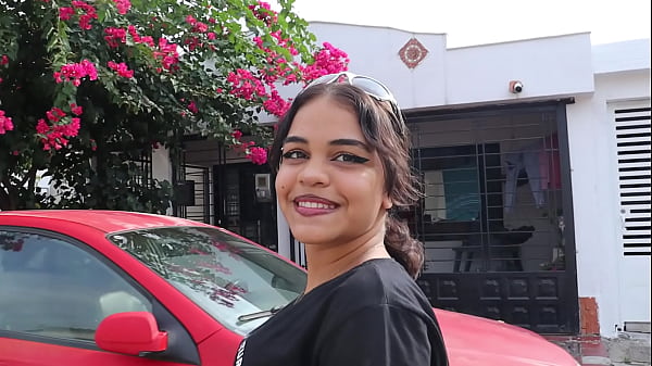 Perdida En El Barrio Y El Vecino Me Ayuda A Encontrar El Camino - Termina En Sexo